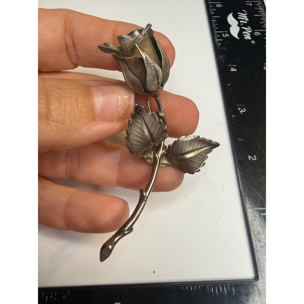 Giovanni Silver Tone Rose Brooch Pin Floral Stem Bud Textured Leaf Jewelry